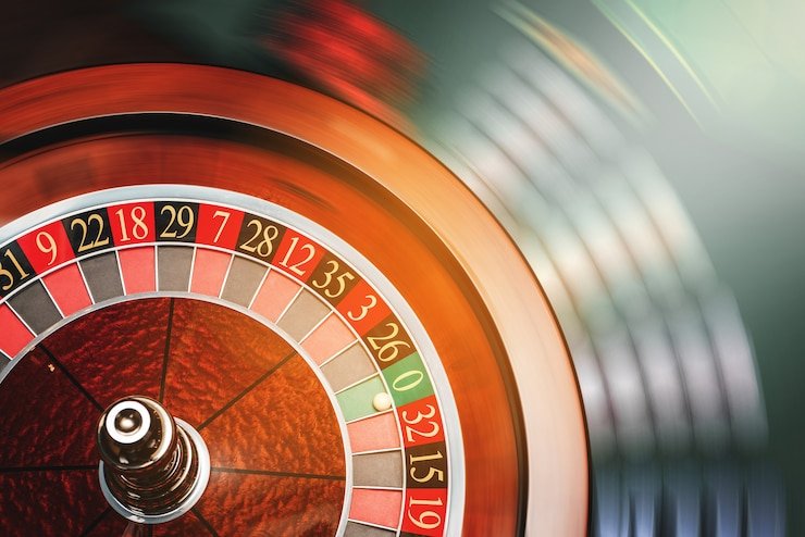 Papan roulette dengan riwayat putaran dan statistik tren Layar roulette tunai 77 menampilkan papan taruhan dan statistik putaran terbaru